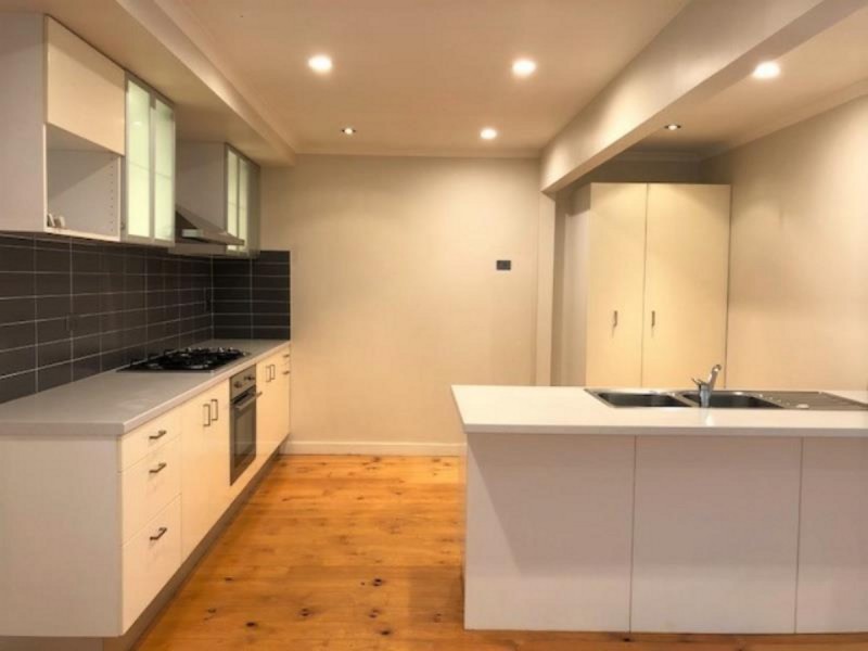 16 Thompson Street, Park Avenue QLD 4701